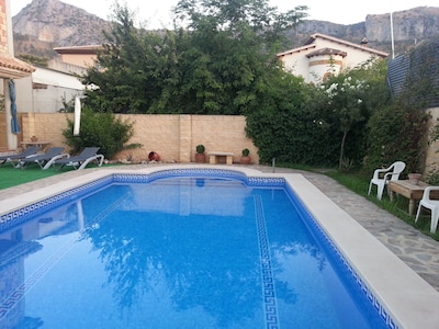 Oferta de Chalet con piscina entre Málaga, Córdoba, Granada y Sevilla. Andalucía