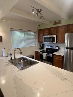 Full kitchen. New countertops.