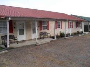 6 units available.  call for details. 731-592-2688 