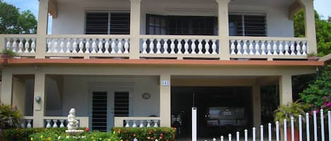 Dos Palmas-Ground Floor, 1 Bdrm, 1 Ba 