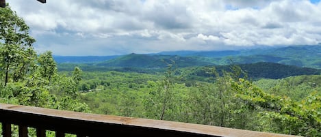 Deck View overlooking the valley and mountain ranges (Le Conte), May 2017