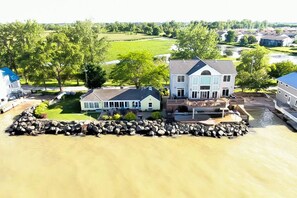 Come enjoy the lakefront patio for your vacation at Shellseeker.