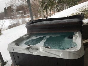 Outdoor Hot Tub with Lake View