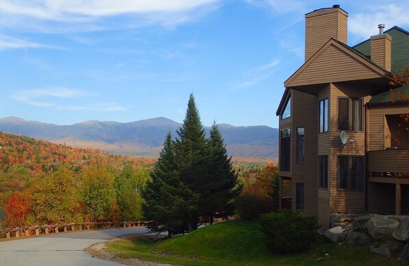 Nestled in the coveted Crawford Ridge development, this three-level townhouse is ideal for weekend getaways or extended stays!