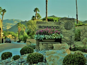 Beautiful Ironwood Country Club - 24/7 Security Gate to your vacation home