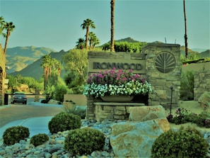 Beautiful Ironwood Country Club - 24/7 Security Gate to your vacation home