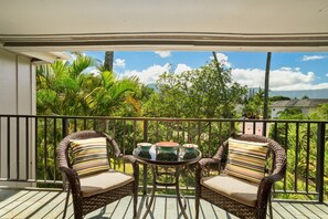 Covered & Furnished Lanai