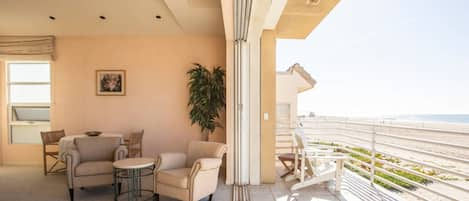 LAX Beachhouse is bathed in sun and ocean. Here's the Master Suite