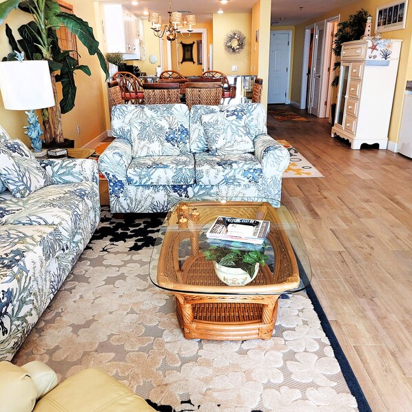 A view of the living room, dining room, wet bar and kitchen.
