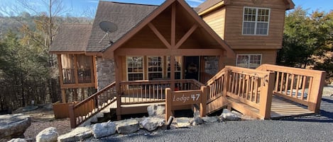 NEW!! Front pic of cabin / lodge 