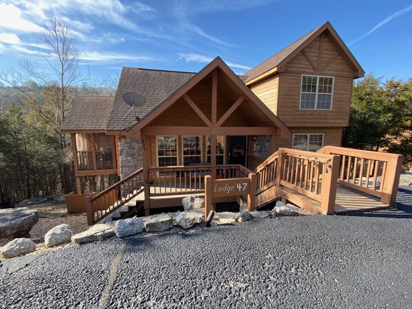 NEW!! Front pic of cabin / lodge 