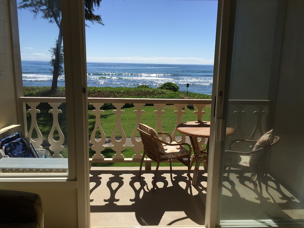 Here's the lanai where you'll enjoy gorgeous views!