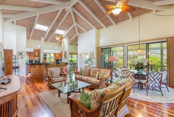 Spacious Living Room - Vaulted Ceilings and Koa Wood Flooring