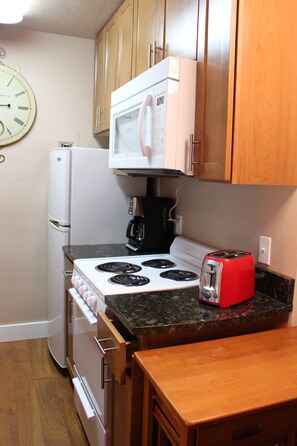 Coffee maker and toaster, there is also a blender in the cabinet