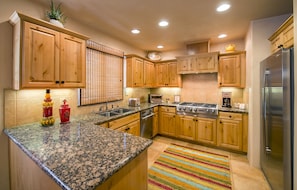 Fully equipped Kitchen with Jenn Aire and Cuisinart appliances