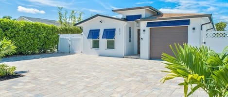 Front of house and driveway
