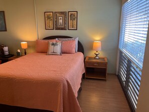 Queen bed.