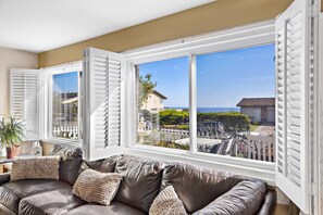 4) Ocean View from Most Rooms

(STR15-0397)