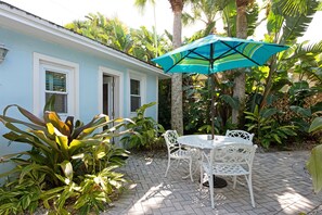 The Cottage with private patio