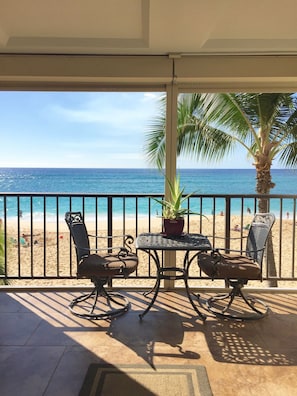 Enjoy meals with this amazing view. Sunsets are even better!