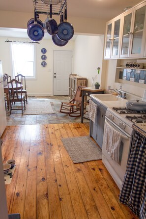 Fully stocked eat-in kitchen