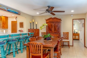 Wonderful dining room, plenty of room to gather~