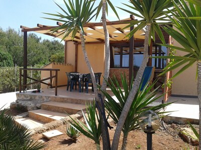 PRIMAVERA A BAJO COSTO, cerca de San Vito, villa con vista al mar ........