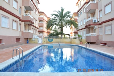 2 bedroom 6 sleeps apartment Alicante, Costa Blanca, Spain, Swimming Pool, TV43"