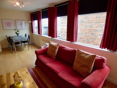 The Westbridge - Glasgow City Apartment - Sleeps 4 guests