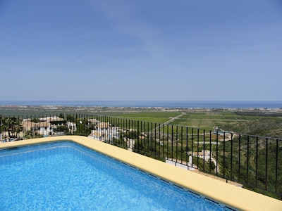 Villa independiente con piscina privada y espectaculares vistas al mar en Monte Peogo, cerca de Denia
