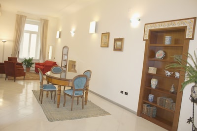 Luxurious apartment in an ancient noble palace in the historic center of Naples