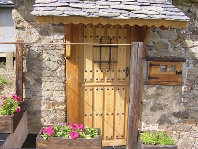 House in quiet village. Ideal couples, and friends, in Noceda del Bierzo León.