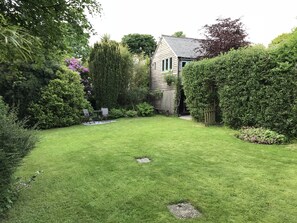 The garden, looking back towards the Boathouse