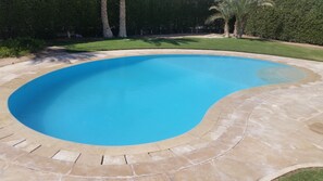 Completely enclosed and very private rear garden and pool