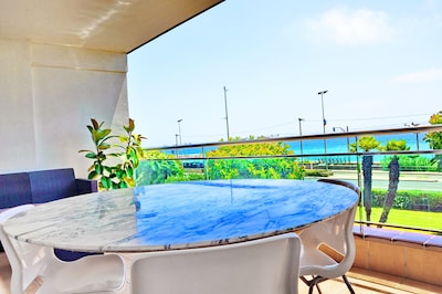 Great apartment on the beach, very close to Barcelona. First sea line 