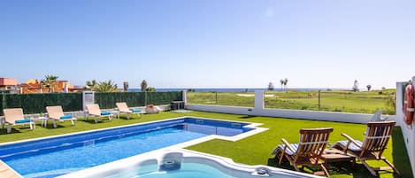 Villa Lucuma - Amazing ocean and golf course views from the spa and pool area