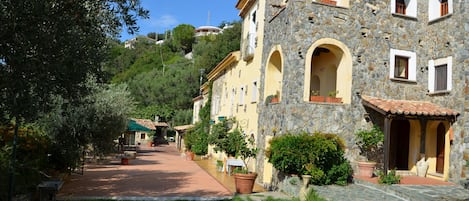 Antico Casale Del Buono, struttura esterna