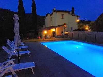 Apartamento con piscina de 30 minutos de Florencia, jardín privado, parking, Wi-Fi