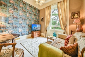 Apartment 6 - The Living Room overlooking The Rose Garden - The Muntham Holiday Apartments.