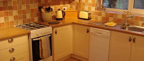 Separate modern kitchen: superbly equipped, dishwasher, microwave, large frdg/fr