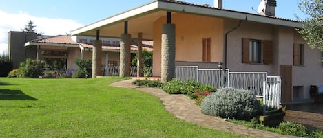 Villa lato sud-est