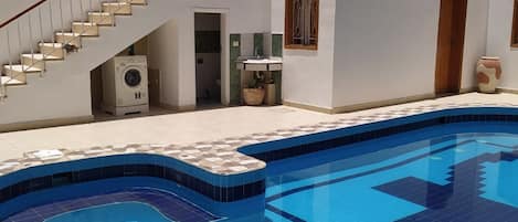 Beautiful 9x4 metre pool with 6 jacuzzi jets around seating area at entrance 