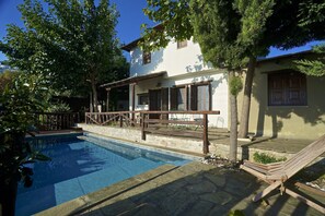 Shaded veranda facing towards the pool