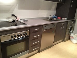 kitchen fully equipied