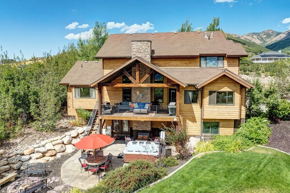 Welcome to the Eden Dream Home! Stunning views of Snowbasin, Ogden Valley, Pow 