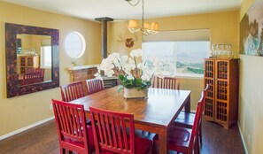 Dining Area - Dinner for six long lost friends?