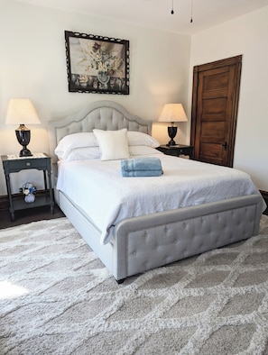 Upholtered queen bed