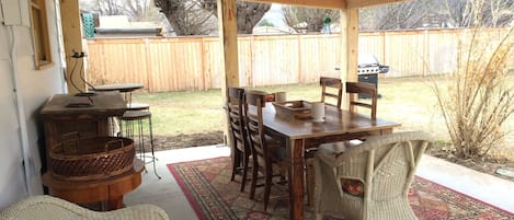 Outdoor dining