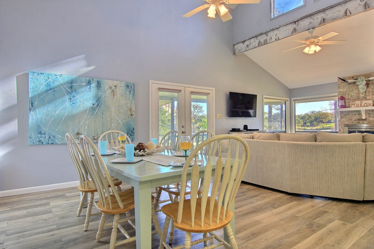 ‘Beautiful Gated Lakehouse’ dogs love the yard!