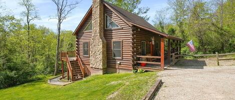 Liberty Ridge Cabin ideally located between Logan and Old Man's Cave